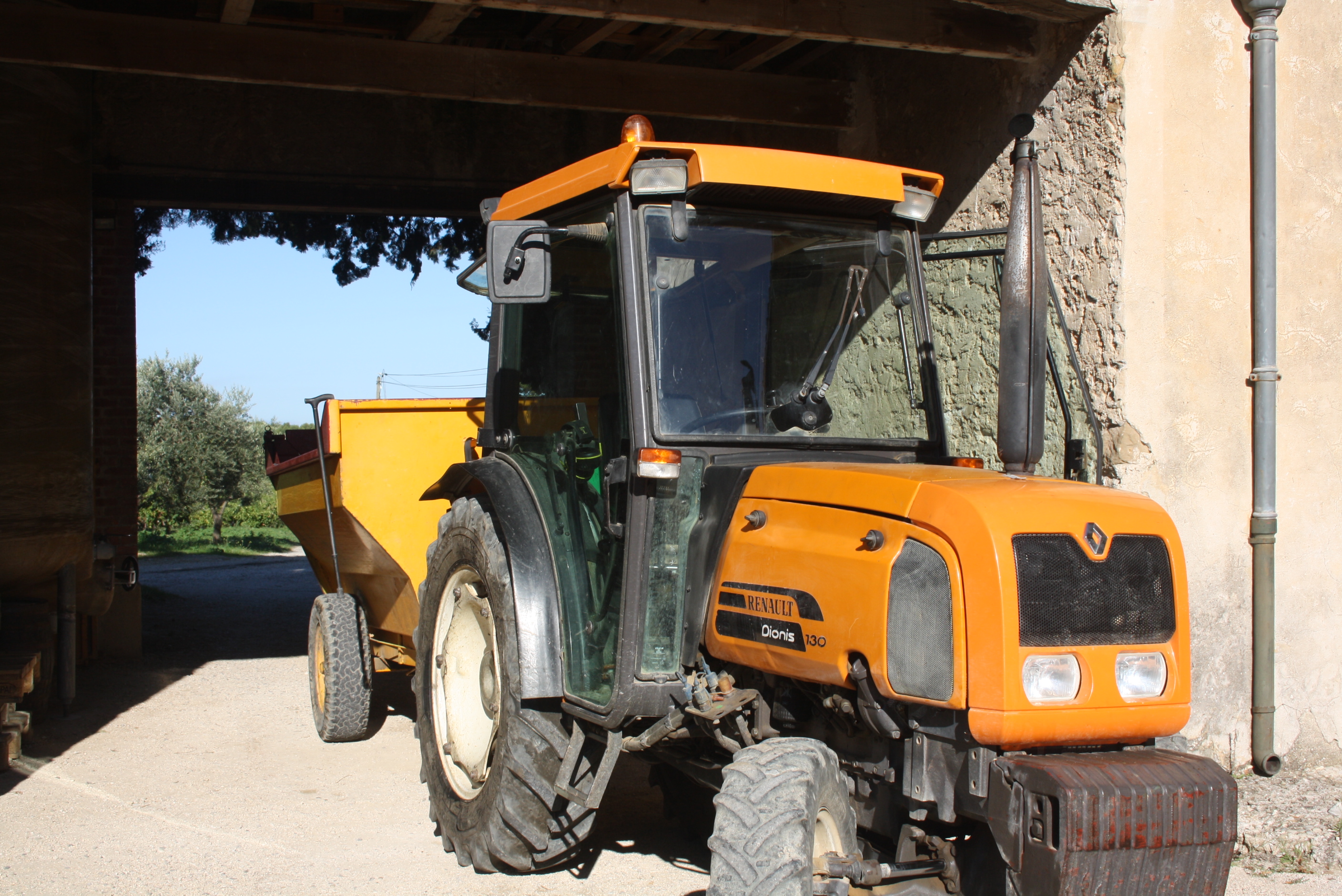 tracteur rentrant des vendanges